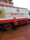 <p>Mr Bangura in Freetown mit dem Lkw</p>